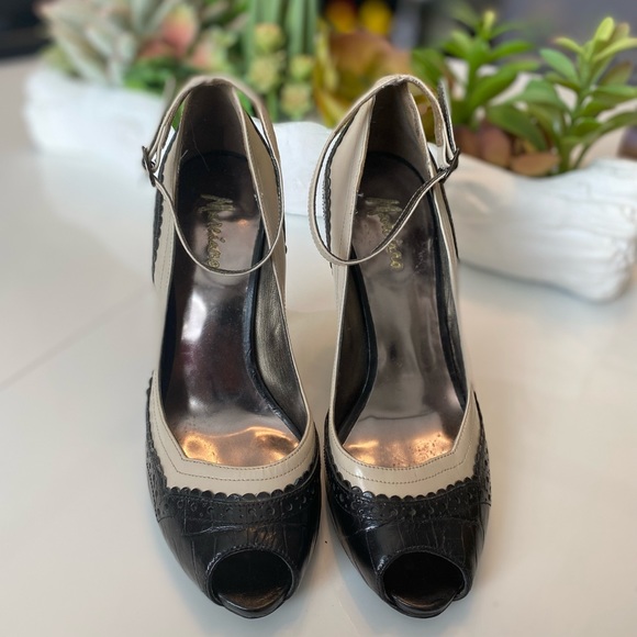 Marciano peep toe pumps - Picture 4 of 6